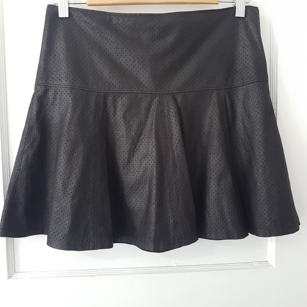 Club Monaco Twirl Circle Pleated Faux Leather Fully Lined Mini Skirt Black Sz 2